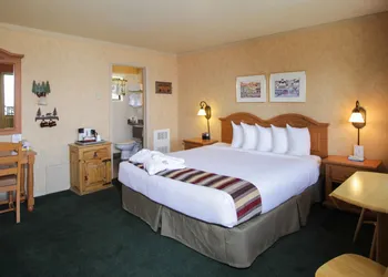 Pepper Tree Inn hotel thumbnail 6