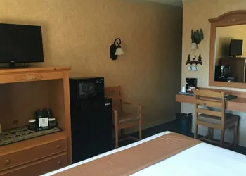 Pepper Tree Inn hotel thumbnail 8