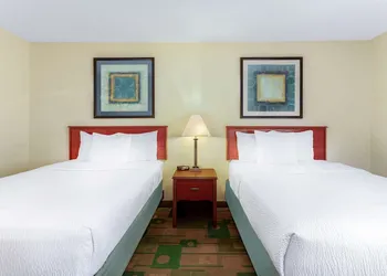 La Quinta Inn & Suites by Wyndham Chicago Willowbrook hotel thumbnail 5
