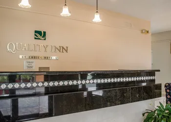 Quality Inn near Manatee Springs State Park hotel thumbnail 3
