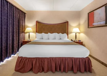 Best Western Plus Oswego Hotel and Conference Center hotel thumbnail 7