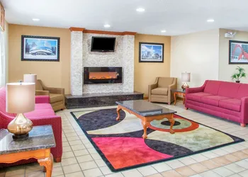 Quality Inn Ottawa near Starved Rock State Park hotel thumbnail 3