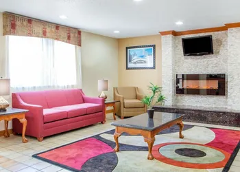 Quality Inn Ottawa near Starved Rock State Park hotel thumbnail 4