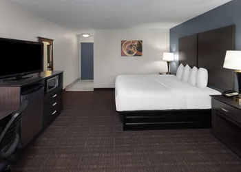 Baymont by Wyndham Chester IL hotel thumbnail 8