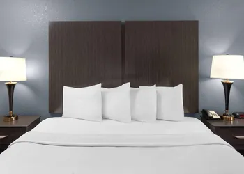 Baymont by Wyndham Chester IL hotel thumbnail 6