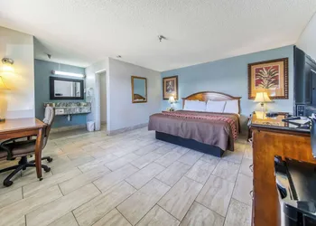 Rodeway Inn & Suites Haines City - Winter Haven hotel thumbnail 2