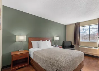 Econo Lodge Longmont East hotel thumbnail 6