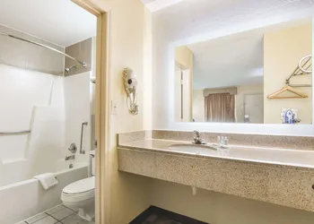 Quality Inn Kings Mountain hotel thumbnail 8