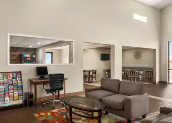 Super 8 by Wyndham Gainesville TX hotel thumbnail 4