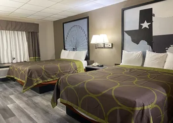 Super 8 by Wyndham Gainesville TX hotel thumbnail 5