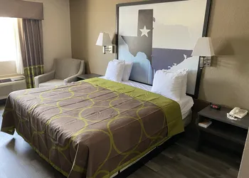 Super 8 by Wyndham Gainesville TX hotel thumbnail 6