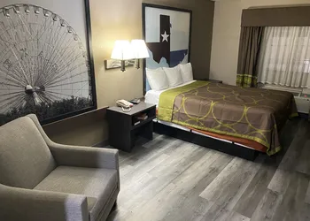 Super 8 by Wyndham Gainesville TX hotel thumbnail 7