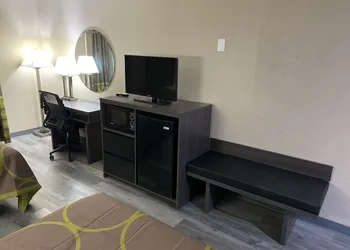 Super 8 by Wyndham Gainesville TX hotel thumbnail 8