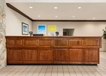 Days Inn by Wyndham Lexington hotel thumbnail 2