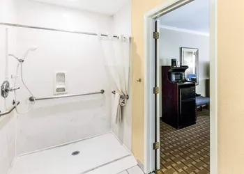 Quality Inn & Suites Abilene North hotel thumbnail 5