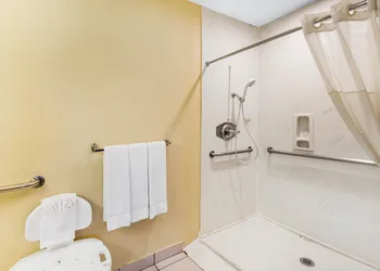 Quality Inn & Suites Abilene North hotel thumbnail 7