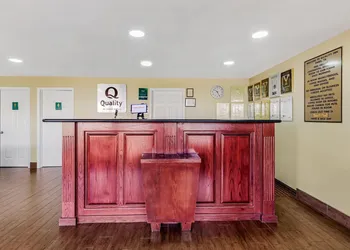 Quality Inn Paris hotel thumbnail 7