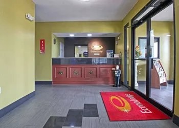 Econo Lodge Hillsboro I-35 hotel thumbnail 2
