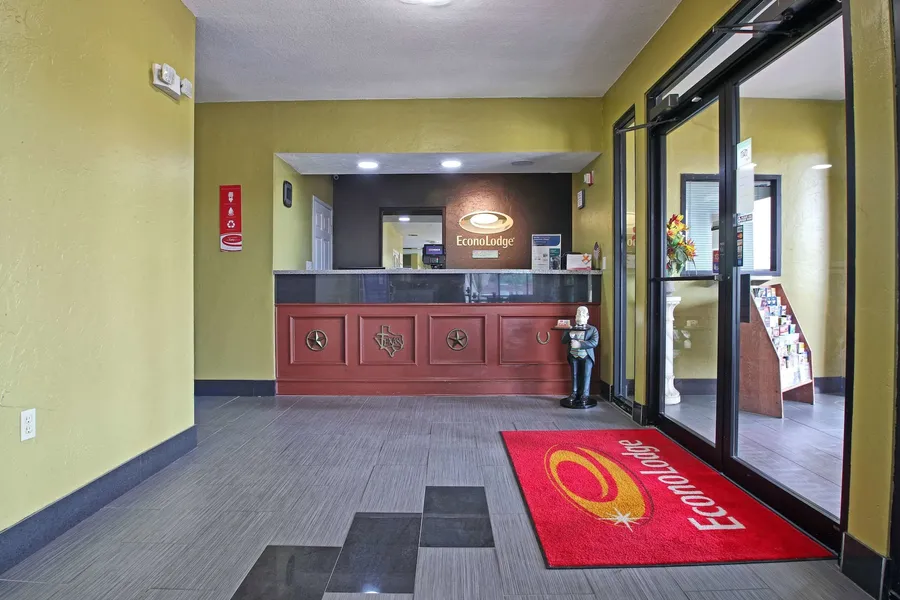 Econo Lodge Hillsboro I-35 hotel detail image 2