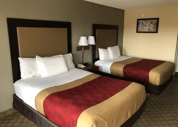 Econo Lodge Hillsboro I-35 hotel thumbnail 3