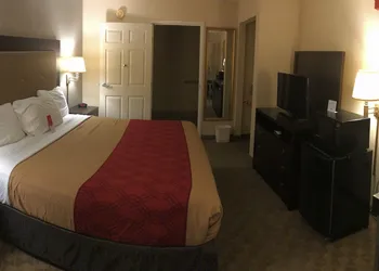 Econo Lodge Hillsboro I-35 hotel thumbnail 5