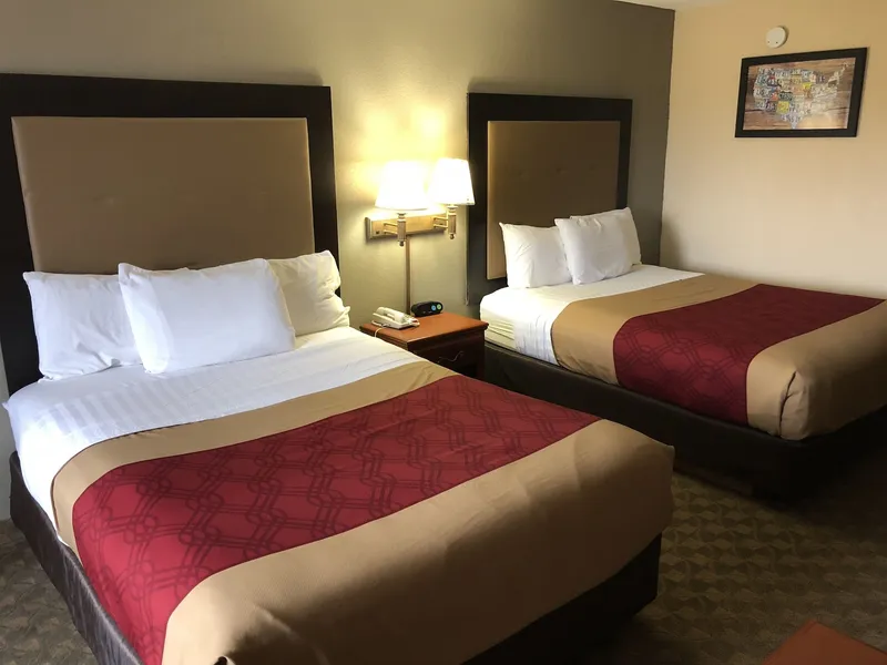 Econo Lodge Hillsboro I-35 hotel detail image 6