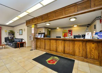 Super 8 by Wyndham Universal City hotel thumbnail 4