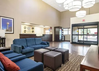 Comfort Suites Knoxville Airport hotel thumbnail 2