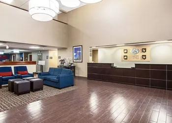 Comfort Suites Knoxville Airport hotel thumbnail 3