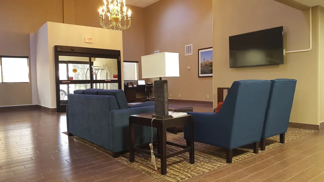 Comfort Suites Knoxville Airport hotel detail image 6