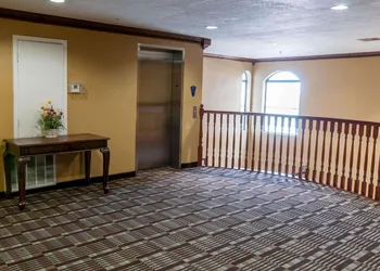 Comfort Inn North Conroe hotel thumbnail 2