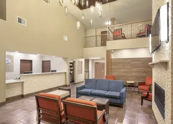 Comfort Suites Yakima hotel thumbnail 2