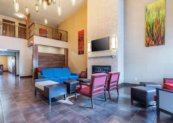 Comfort Suites Yakima hotel thumbnail 4