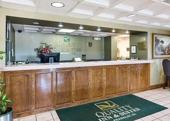 Quality Inn & Suites Franklin hotel thumbnail 2