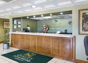 Quality Inn & Suites Franklin hotel thumbnail 3