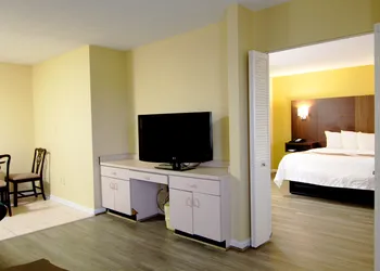 Quality Inn & Suites Franklin hotel thumbnail 6