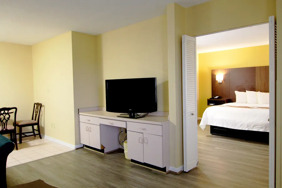 Quality Inn & Suites Franklin hotel detail image 6