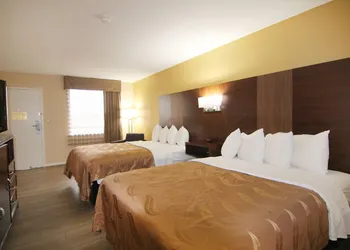 Quality Inn & Suites Franklin hotel thumbnail 7