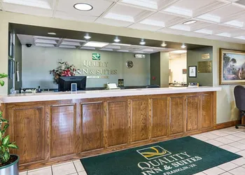 Quality Inn & Suites Franklin hotel thumbnail 2
