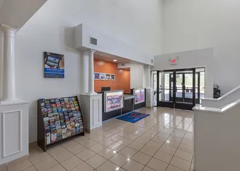 Motel 6 Bedford, TX - Fort Worth hotel thumbnail 2