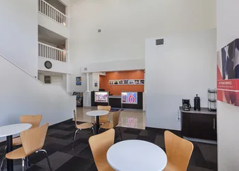 Motel 6 Bedford, TX - Fort Worth hotel thumbnail 3