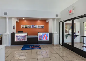 Motel 6 Bedford, TX - Fort Worth hotel thumbnail 4