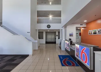 Motel 6 Bedford, TX - Fort Worth hotel thumbnail 5