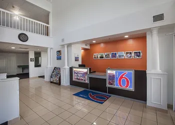 Motel 6 Bedford, TX - Fort Worth hotel thumbnail 7