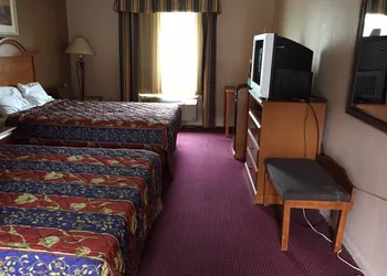 Econo Lodge Franklin hotel thumbnail 4