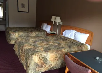 Econo Lodge Franklin hotel thumbnail 6