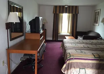 Econo Lodge Franklin hotel thumbnail 7