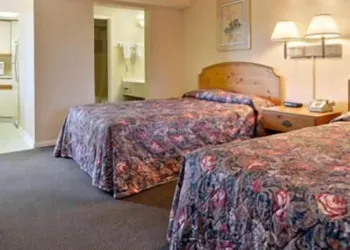 Econo Lodge Franklin hotel thumbnail 8