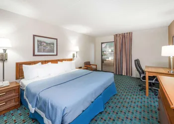 Days Inn by Wyndham Kirksville hotel thumbnail 4