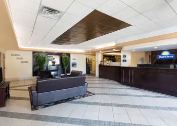 Days Inn by Wyndham Albion hotel thumbnail 2